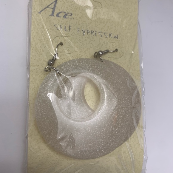 Earring - Picture 2 of 4